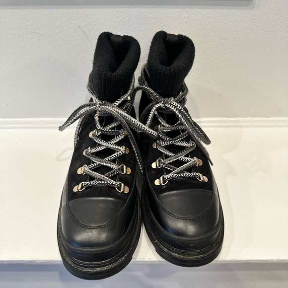 Chanel authentic booties worn 4 times. With box and shoe bags. - Picture 2 of 5